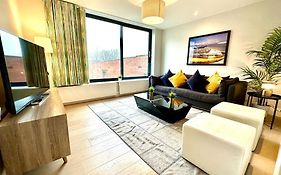Stunning New 2 Bedroom Apartment - Next To The Beach - Great Location - Free Parking - Fast Wifi - Smart Tv - Sleeps Up To 4! Close To Purbeck, Corfe Castle, Sandbanks, Poole & Bournemouth